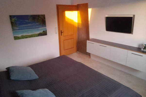 1 Schlafzimmer, BĂŒgeleisen/BĂŒgelbrett, Reisekinderbett, kostenloses WLAN