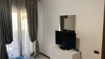 2 chambres, fer et planche à repasser, lit parapluie, Wi-Fi gratuit