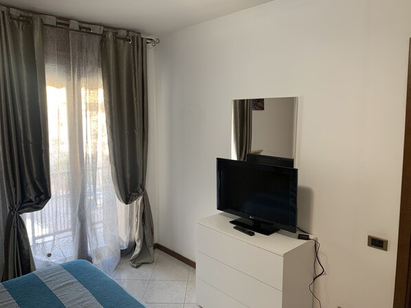 2 bedrooms, iron/ironing board, travel crib, free WiFi