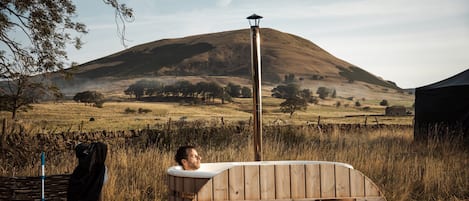 Tente Supérieure, salle de bains privée, vue montagne (Couples-Only) | Bain à remous extérieur