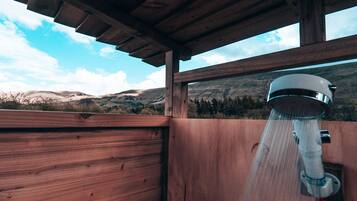 Superior tent, privébadkamer, uitzicht op bergen (Couples-Only) | Badkamer