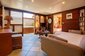 3 bedrooms, in-room safe, iron/ironing board, WiFi