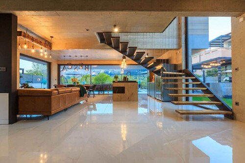 Villa with pool and spa