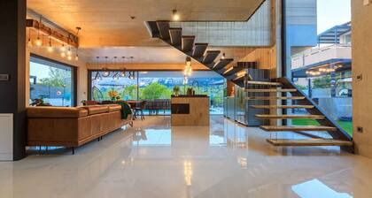 Villa with pool and spa