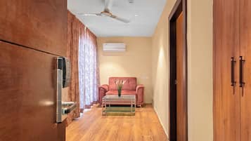 Family Suite | 1 bedroom, in-room safe, free WiFi, bed sheets