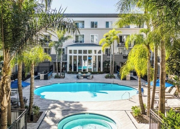 Outdoor pool, a heated pool - Cute Poolside Unit, 2 Miles from the Beach (Marina del Rey)