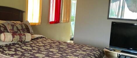 5 habitaciones, tabla de planchar con plancha, wifi y ropa de cama