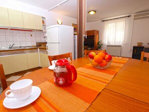 Dining - Holiday home with air conditioning and terrace in Pula (Pula)