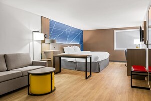 Room, 1 Queen Bed | Premium bedding, memory foam beds, laptop workspace, blackout drapes