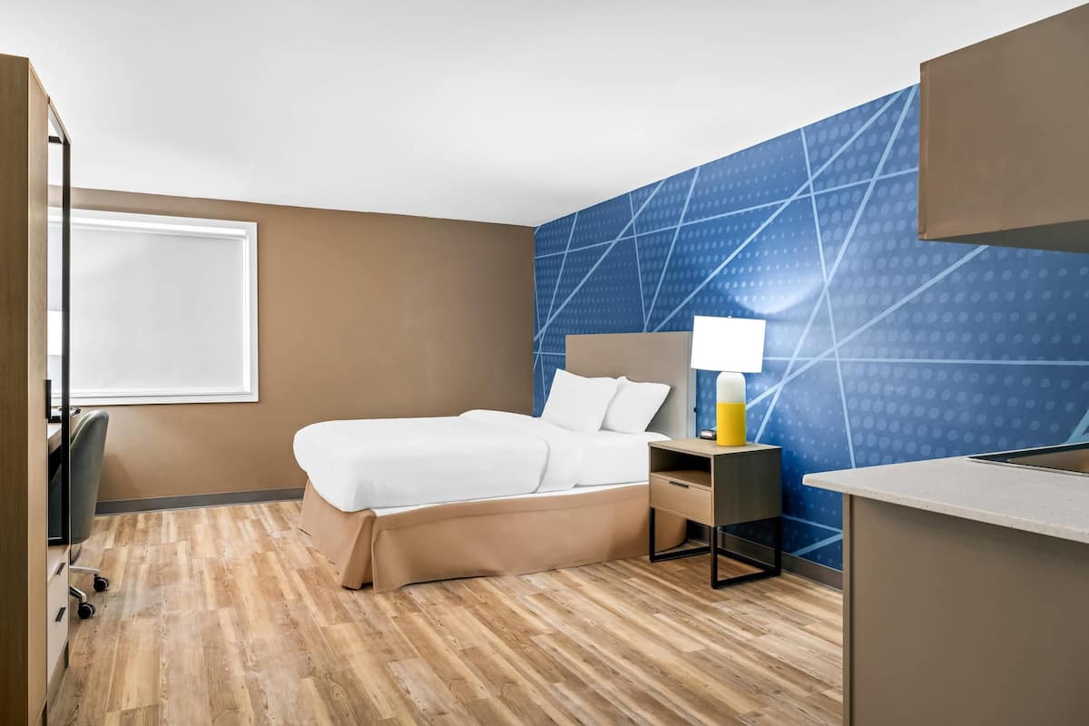 Suite, 1 King Bed with Sofa bed, Non Smoking (Upgrade)