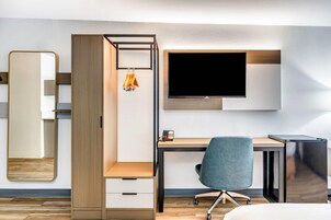 Suite, 1 King Bed with Sofa bed, Non Smoking (Upgrade) | Premium bedding, memory foam beds, laptop workspace, blackout drapes