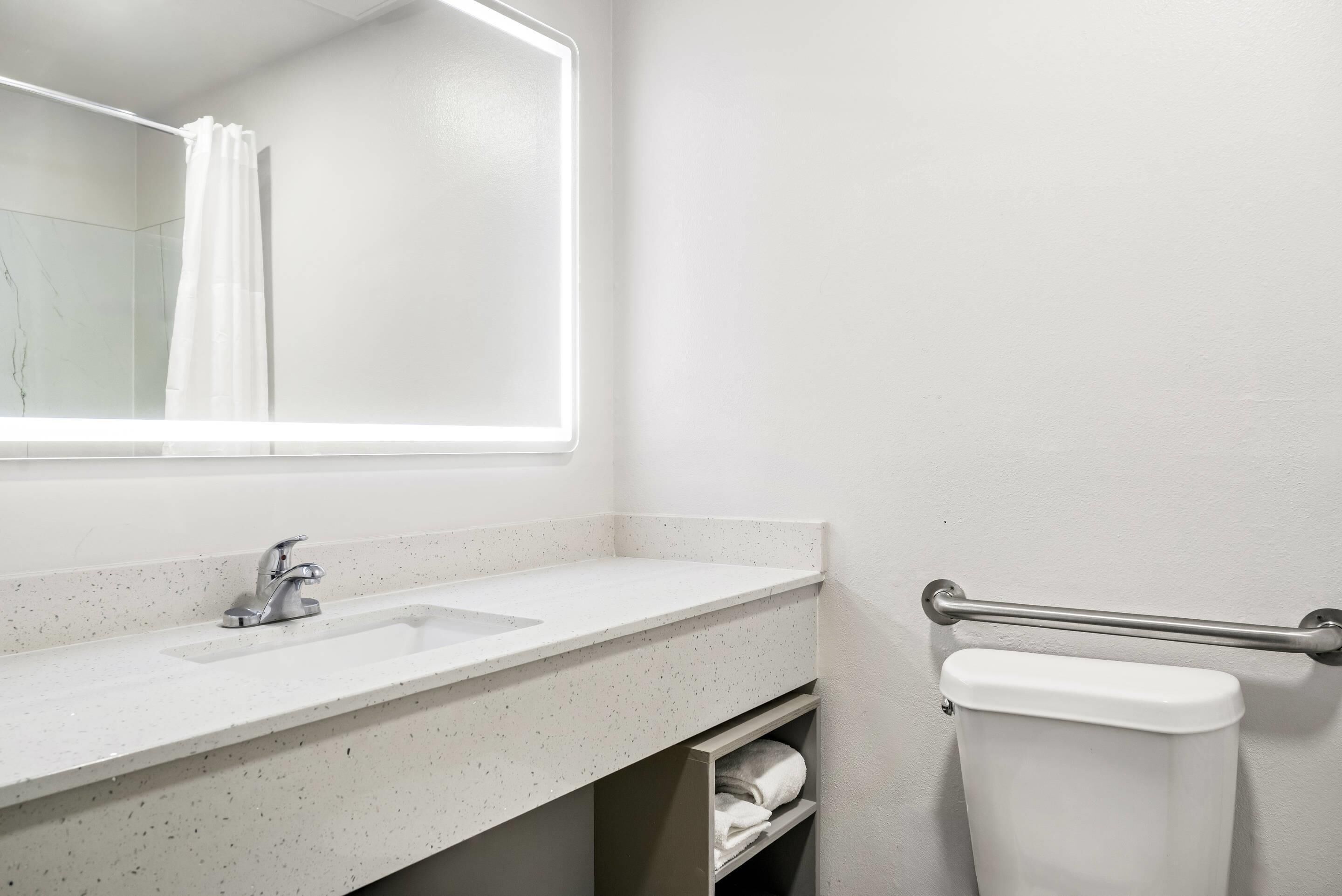 Habitación, 1 cama Queen size | Ropa de cama de alta calidad y camas con efecto memoria 