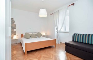 2 chambres, fer et planche Ă repasser, lit parapluie, accĂšs Internet
