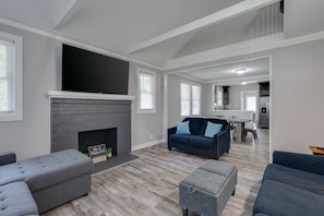 Smart TV, table football - Cozy Buckroe Beach Retreat - Walk to the Beach! (Hampton)