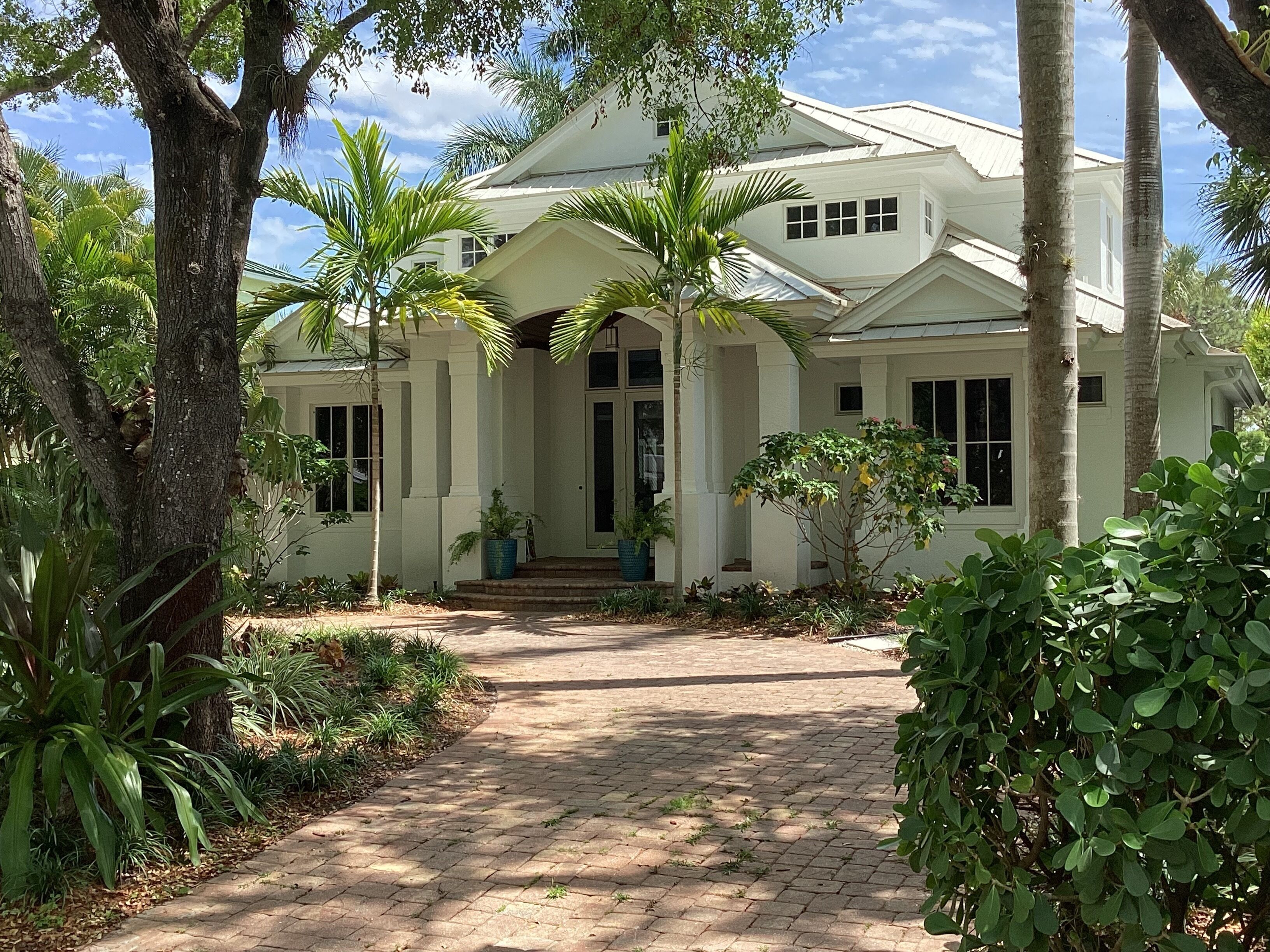 Old Naples House 1 1/2 Blocks to Beach on 2nd Ave N