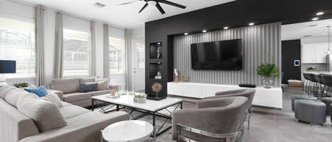 Smart TV, videogiochi, libri, videoteca