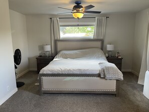 4 bedrooms, iron/ironing board, free WiFi, bed sheets - Beautiful Farm Style House (Eugene)