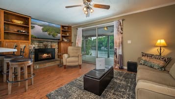 TV, fireplace, stereo