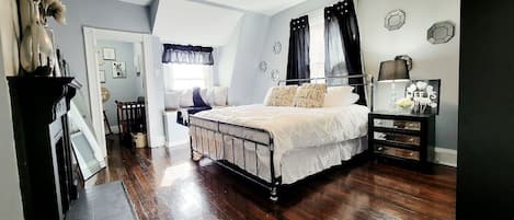 4 bedrooms, desk, iron/ironing board, travel cot