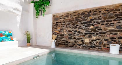 Fantastic house with pool and wifi