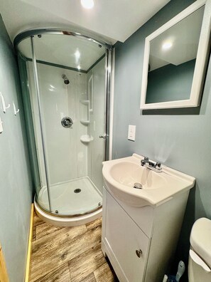 Douche, serviettes fournies