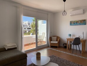 Smart TV, DVD player, books, stereo