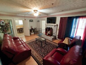 Living area - Get the camp vibe with this cottage on the lake. (Jackson)