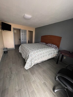 Habitació individual econòmica | Wifi gratuïta i roba de llit 