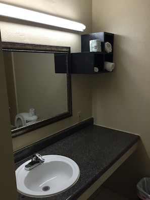 Towels - Economy inn (Monroe)