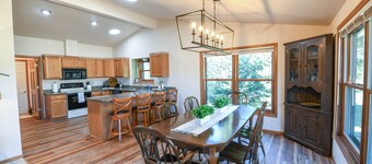 Greenside on Lake Arrowhead Golf open floor plan, great location, Golden Tee
