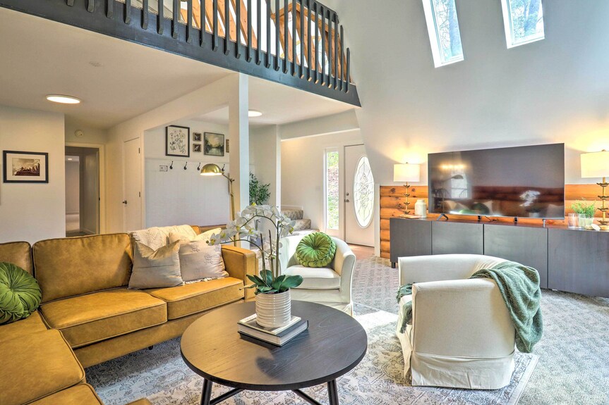 Amazing A-frame W/ Private Hiking + Amenities - Brevard