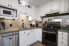 Fridge, microwave, oven, stovetop - ★ Contemporary 3BR Ranch in S. Central Austin ★ (Austin)