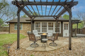 Terrace/patio - ★ Contemporary 3BR Ranch in S. Central Austin ★ (Austin)