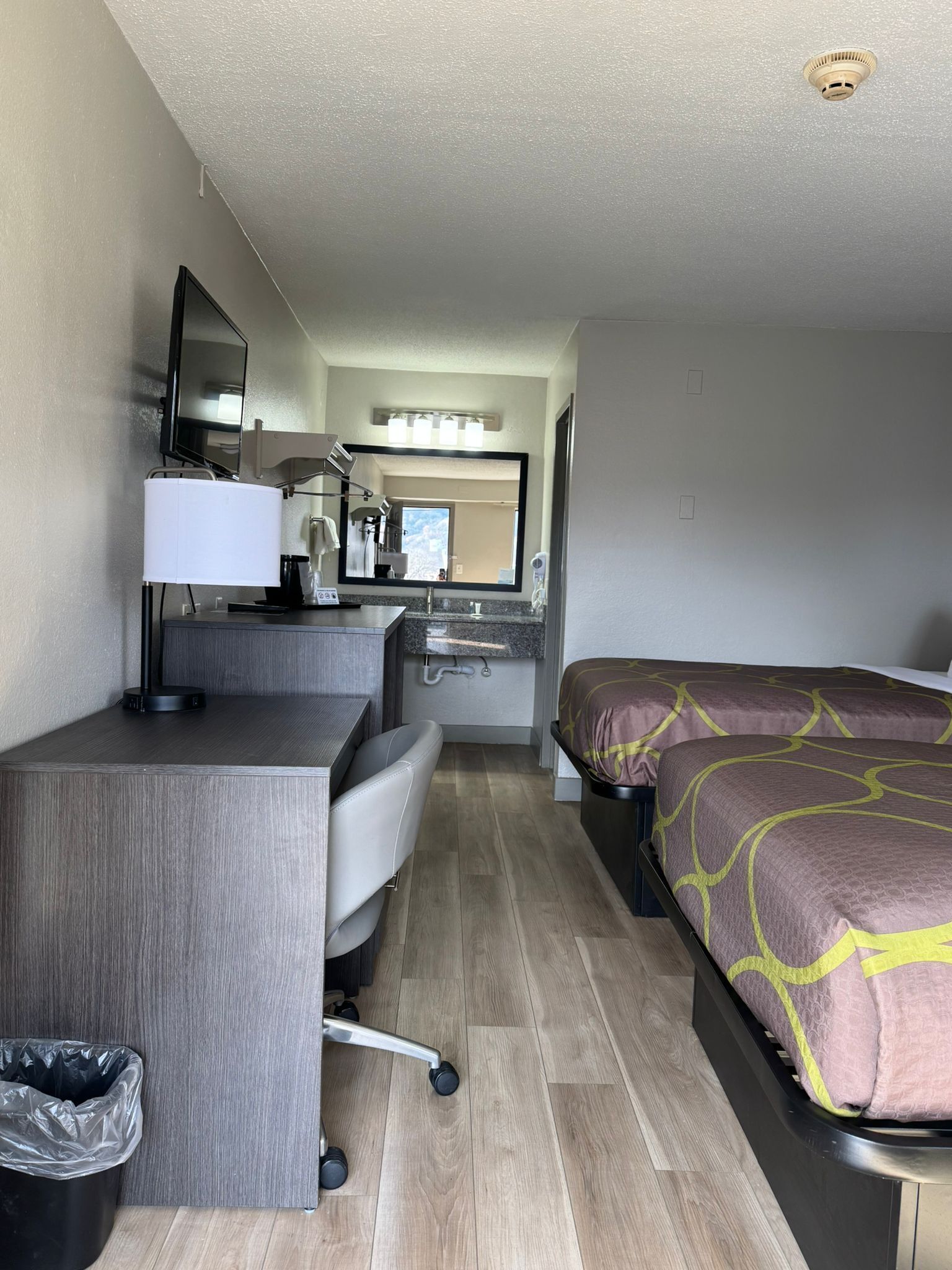 room, 2 double beds, non smoking | desk, iron/ironing board, free wifi, bed sheets