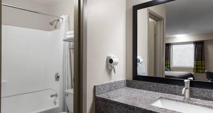 Super 8 By Wyndham Charleston WV