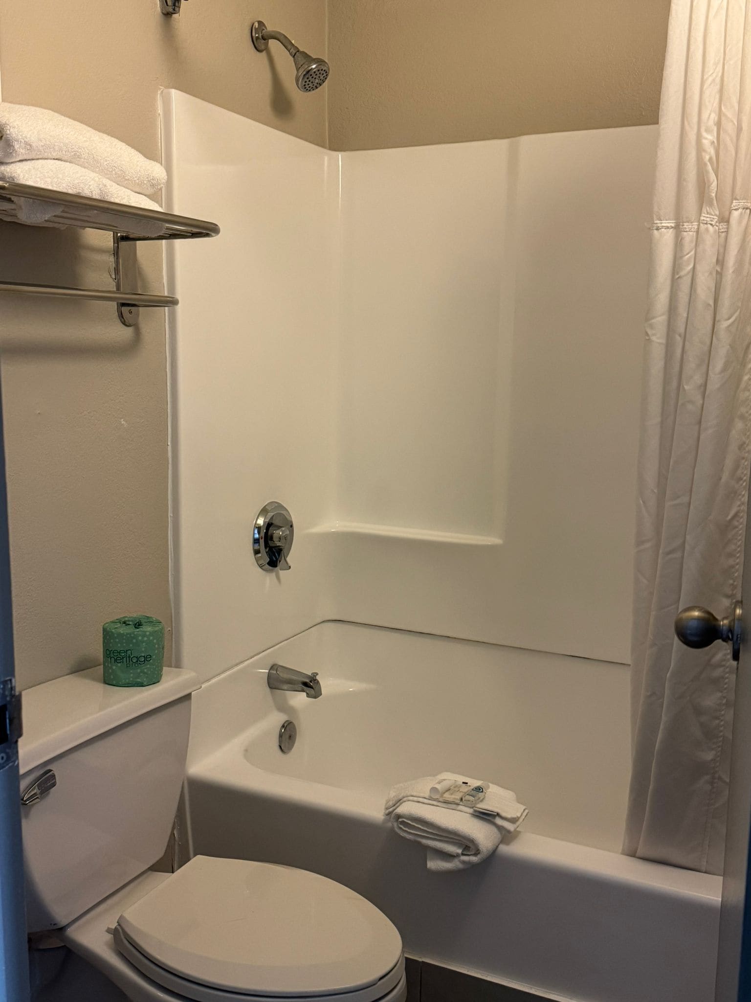combined shower/bathtub, free toiletries, towels