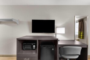 Bureau, fer et planche à repasser, Wi-Fi gratuit, draps fournis