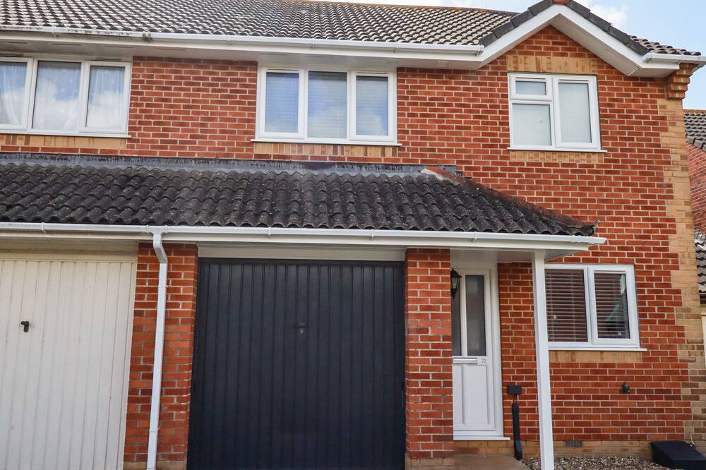 SEA REST, pet friendly, character holiday cottage in Bude