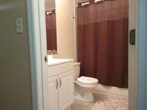 Combined shower/bathtub, hair dryer, towels, soap