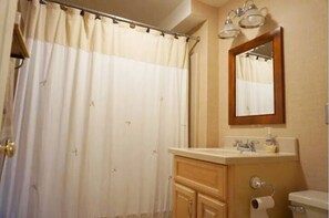 Combined shower/bathtub - Beautiful private wooded cabin minutes from Mt. Snow & Stratton w/ Tesla charger (Stratton)
