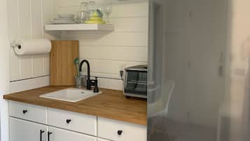 Refrigerador, cafetera y tetera, tetera eléctrica y tostadora