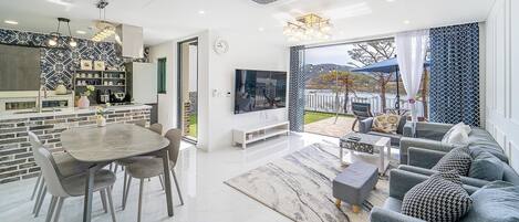 Eenvoudige kamer, 2 slaapkamers (Dokche poolvilla(2floor,party room)) | 2 slaapkamers, gratis wifi