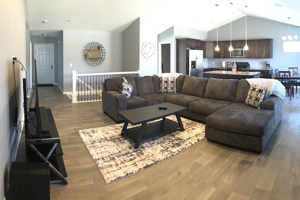 Smart TV, videojuegos, mesa de ping pong, libros