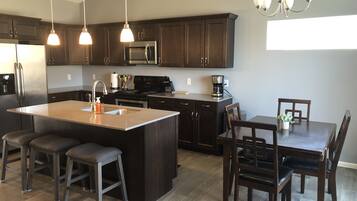 KylskÄp, mikrovÄgsugn, ugn och spishÀll