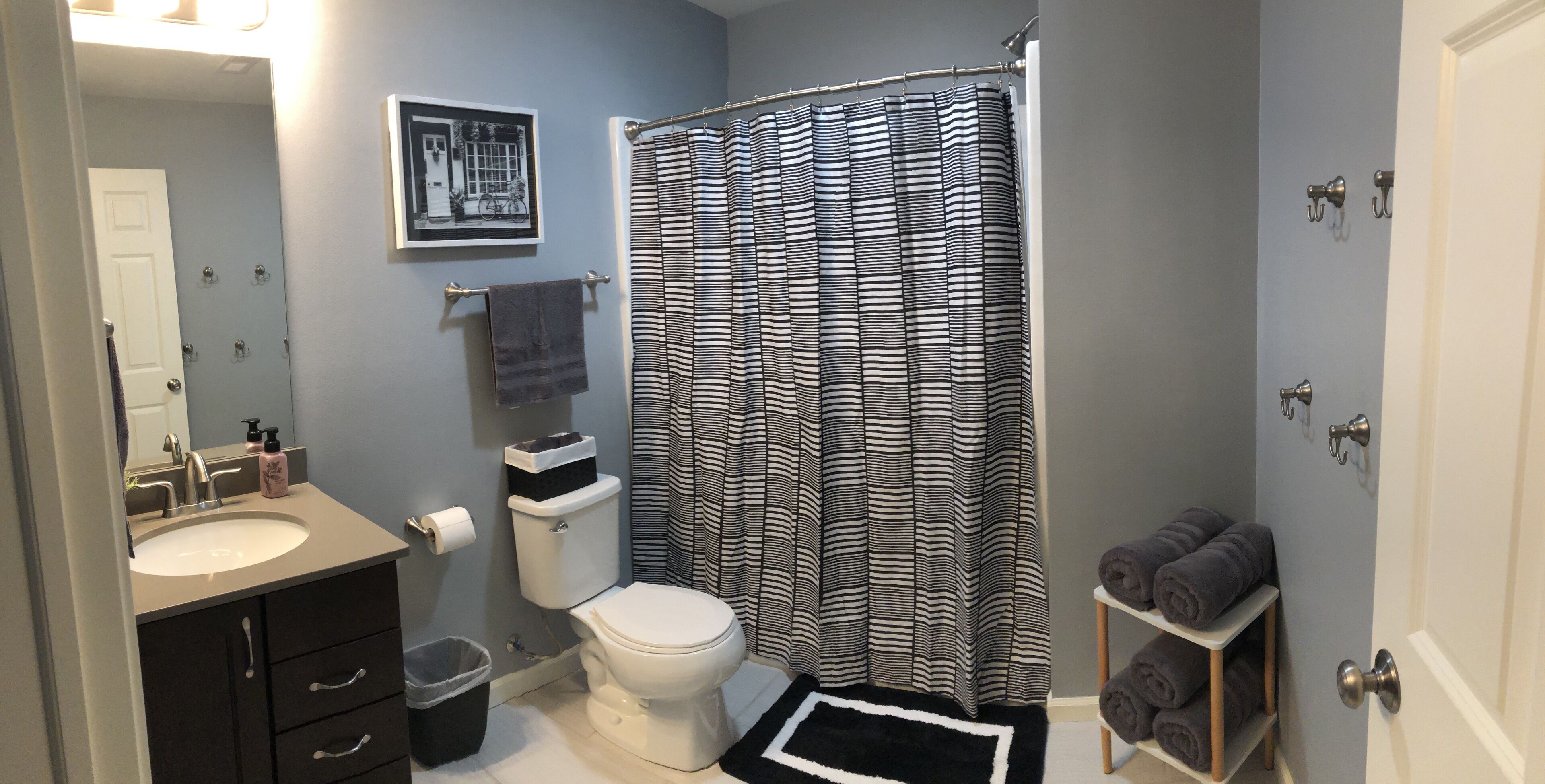 Ensemble douche/baignoire, sèche-cheveux, serviettes fournies, savon