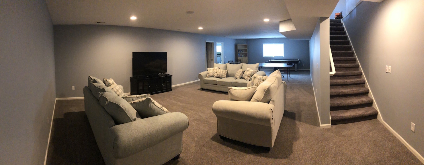 Beautiful Retreat For Multi-family Fun - 1 Mile From Lost Island Amusement Park! - Iowa