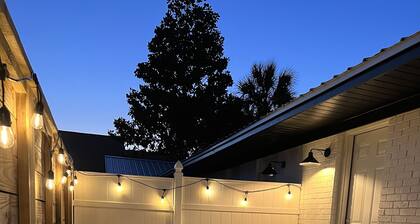 Cute apartment close to Frank Brown park, pier park, and 5 blocks from the beach