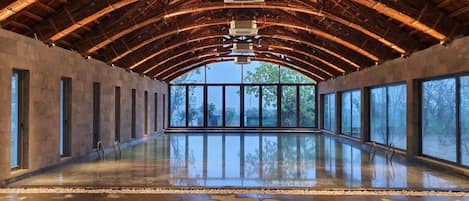 2 outdoor pools