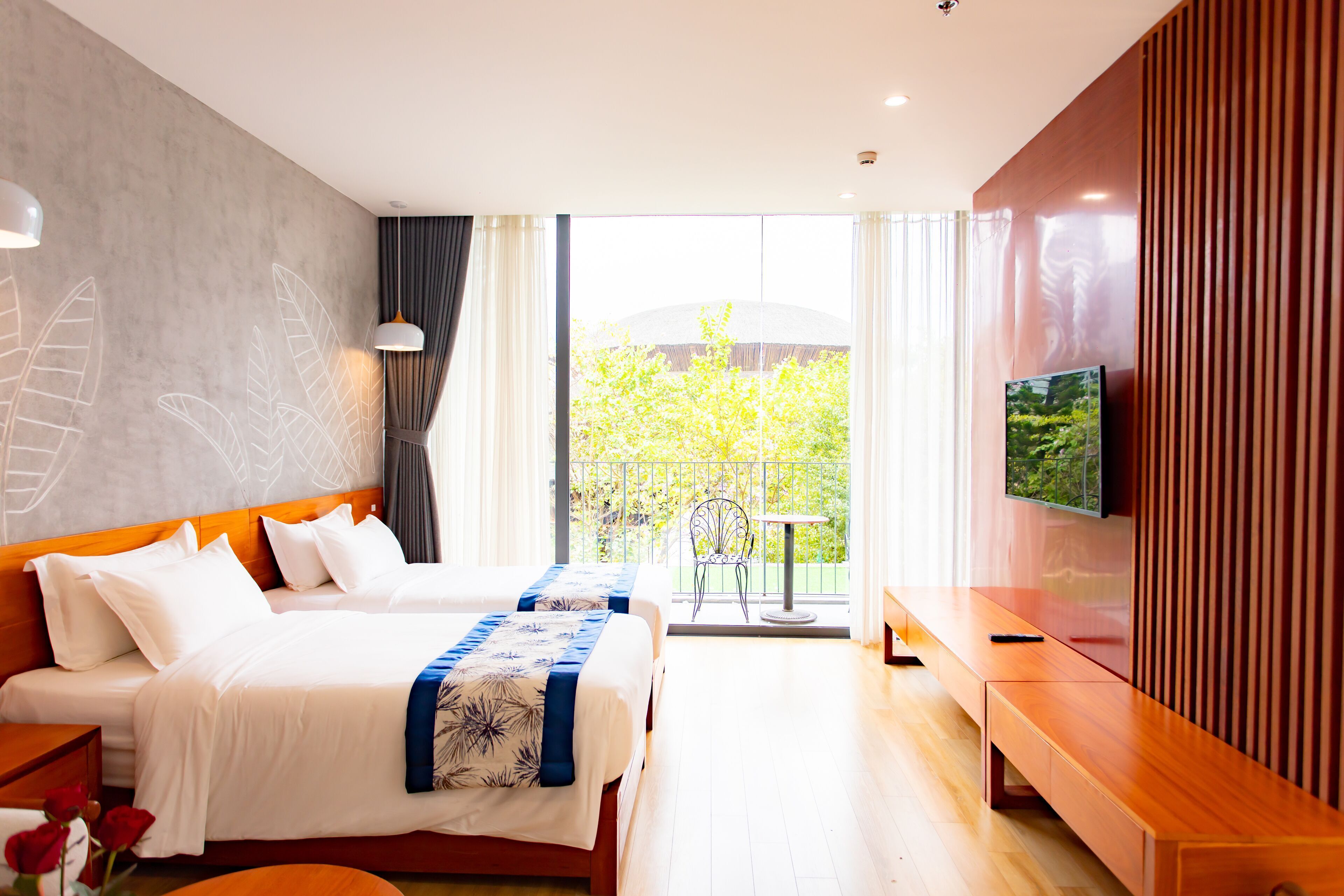 Ropa de cama de alta calidad y minibar 