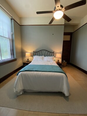 Basic Room, 1 Queen Bed, Garden View | Iron/ironing board, free WiFi